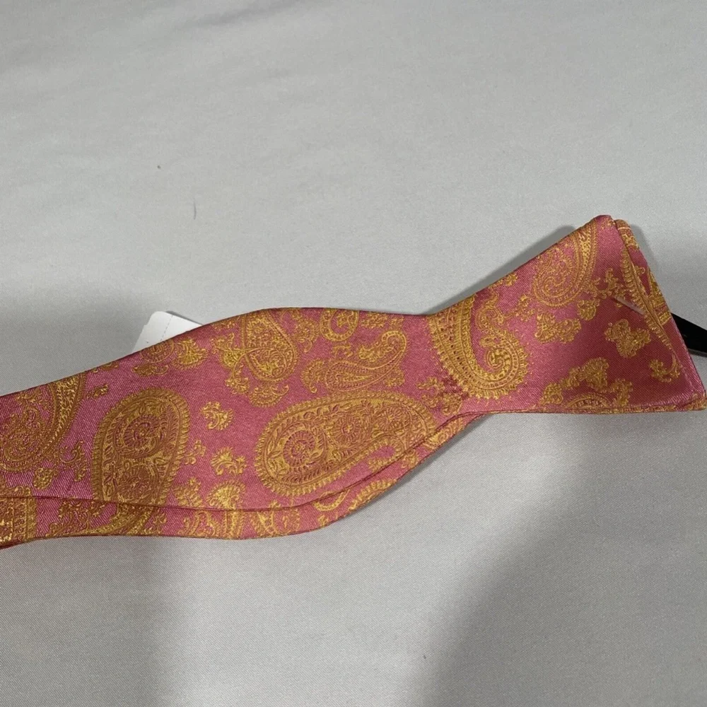 NWT $80 Ted Baker London MEN Preakness Paisley Silk Bow Tie in‎ in Pink/Peach